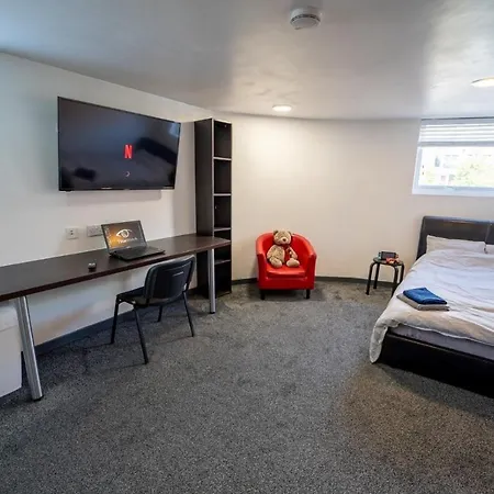 Spacious Comfortable Near The * Birmingham