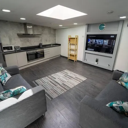 Spacious Comfortable Near The Birmingham